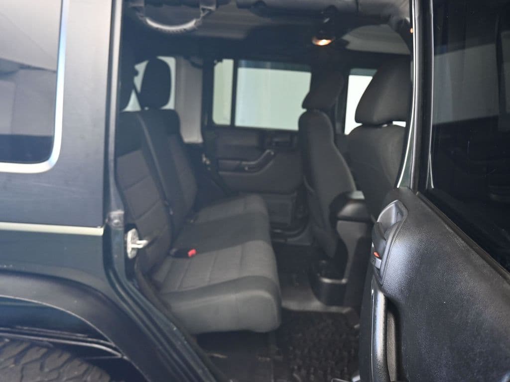 2012 Jeep Wrangler Unlimited Sahara, photo 26 of 44