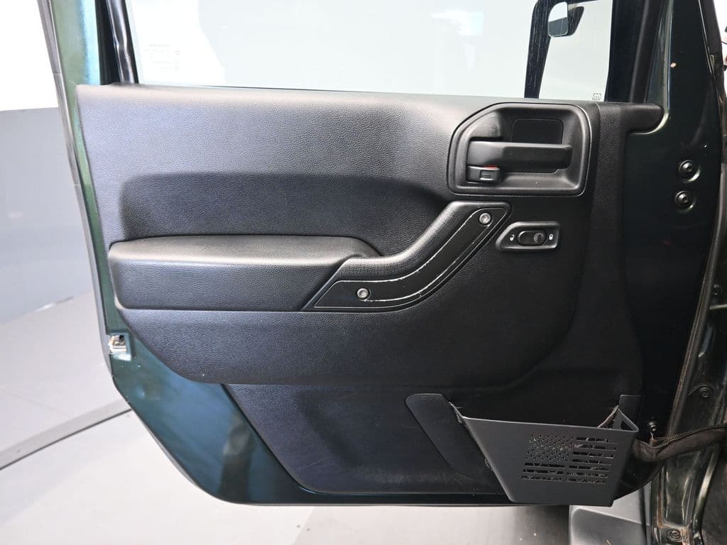 2012 Jeep Wrangler Unlimited Sahara, photo 9 of 44