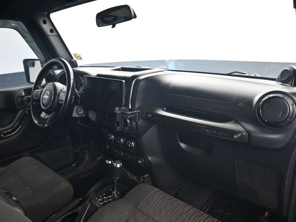 2012 Jeep Wrangler Unlimited Sahara, photo 30 of 44