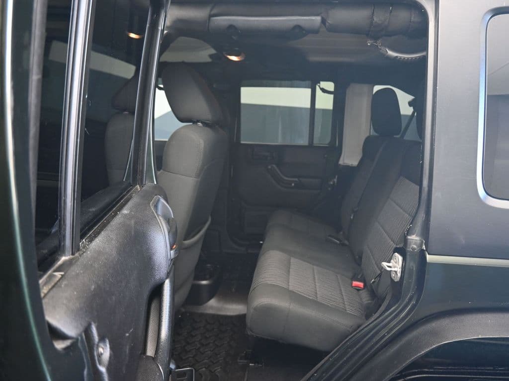 2012 Jeep Wrangler Unlimited Sahara, photo 23 of 44