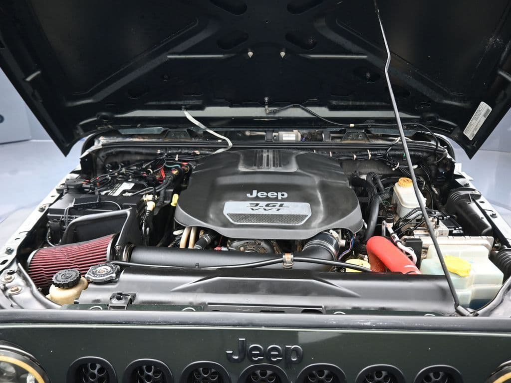 2012 Jeep Wrangler Unlimited Sahara, photo 32 of 44