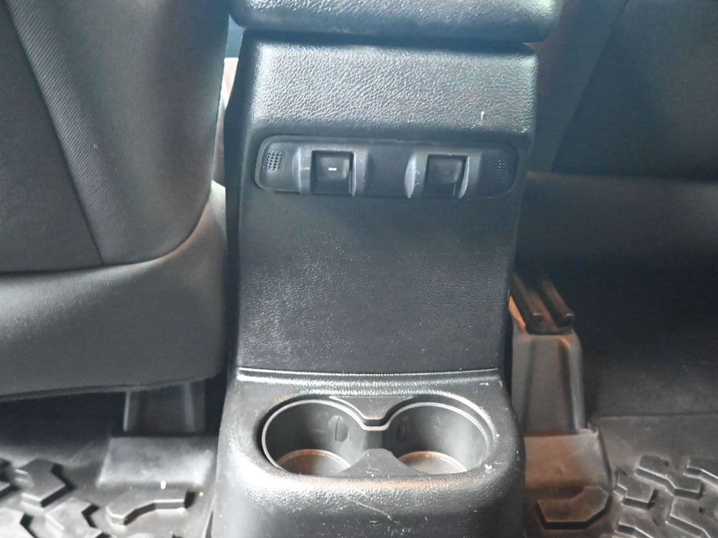 2012 Jeep Wrangler Unlimited Sahara, photo 24 of 44