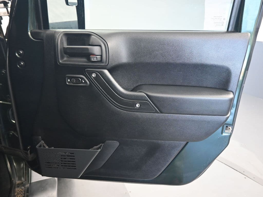 2012 Jeep Wrangler Unlimited Sahara, photo 28 of 44