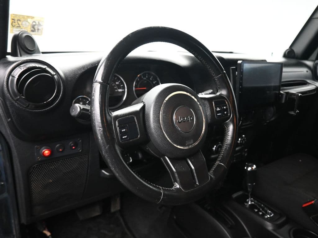 2012 Jeep Wrangler Unlimited Sahara, photo 11 of 44