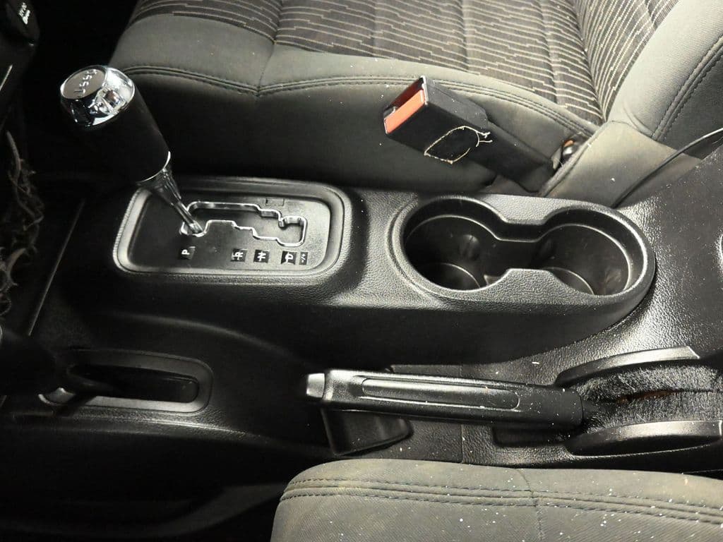 2012 Jeep Wrangler Unlimited Sahara, photo 17 of 44
