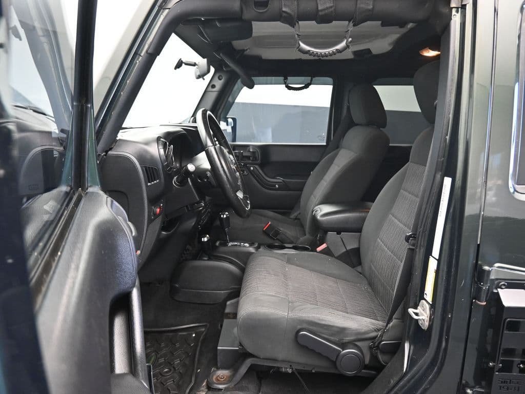 2012 Jeep Wrangler Unlimited Sahara, photo 10 of 44