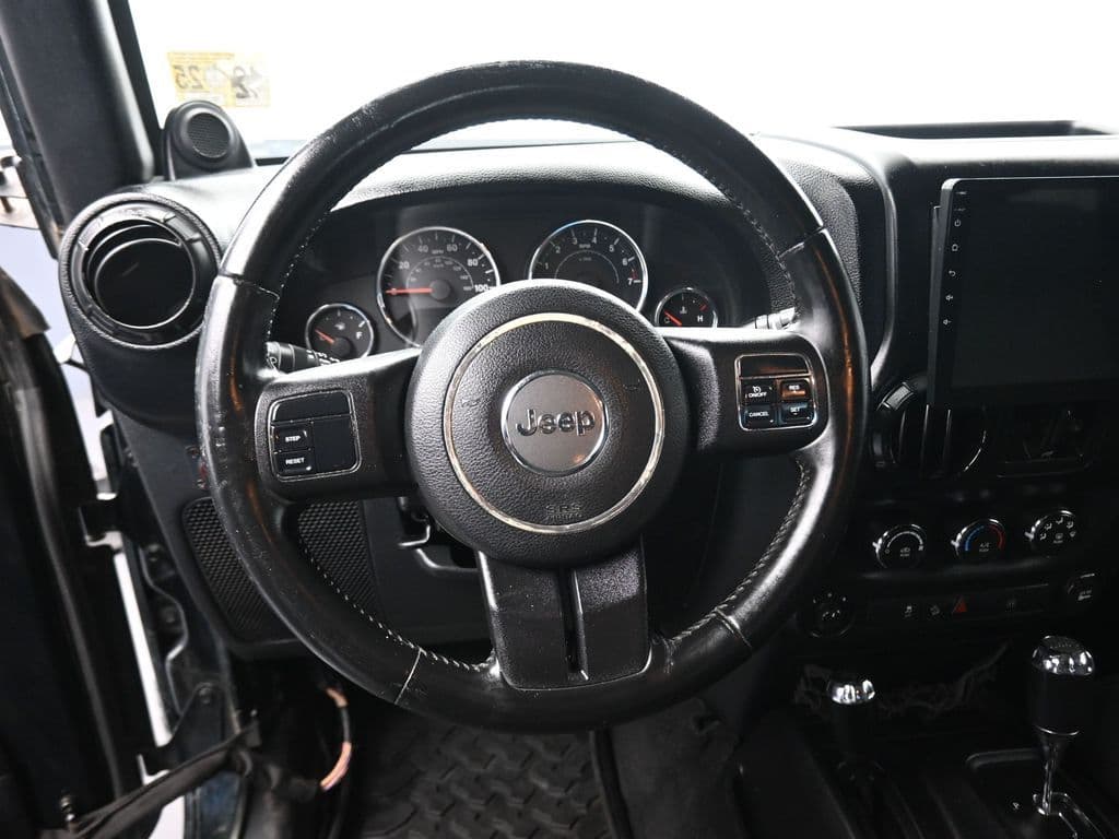 2012 Jeep Wrangler Unlimited Sahara, photo 12 of 44