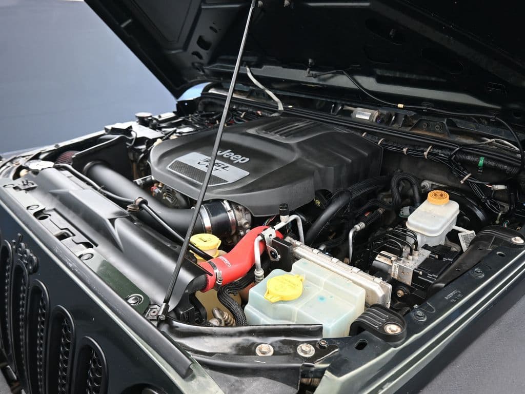 2012 Jeep Wrangler Unlimited Sahara, photo 31 of 44