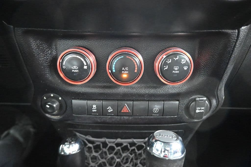 2016 Jeep Wrangler Unlimited Rubicon, photo 18 of 50