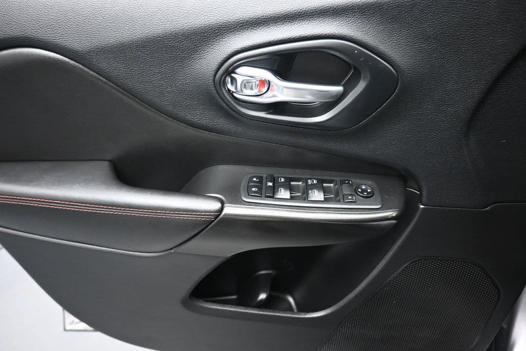 2019 Jeep Cherokee Trailhawk, photo 10 of 59