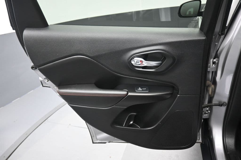 2019 Jeep Cherokee Trailhawk, photo 30 of 59