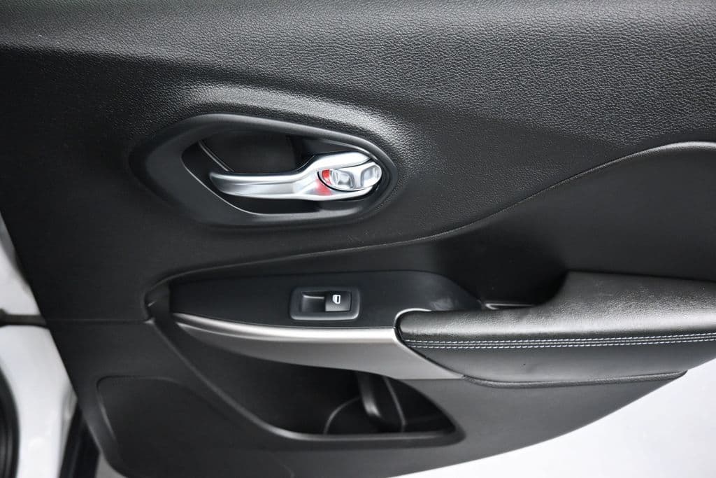 2019 Jeep Cherokee Latitude Plus, photo 37 of 60