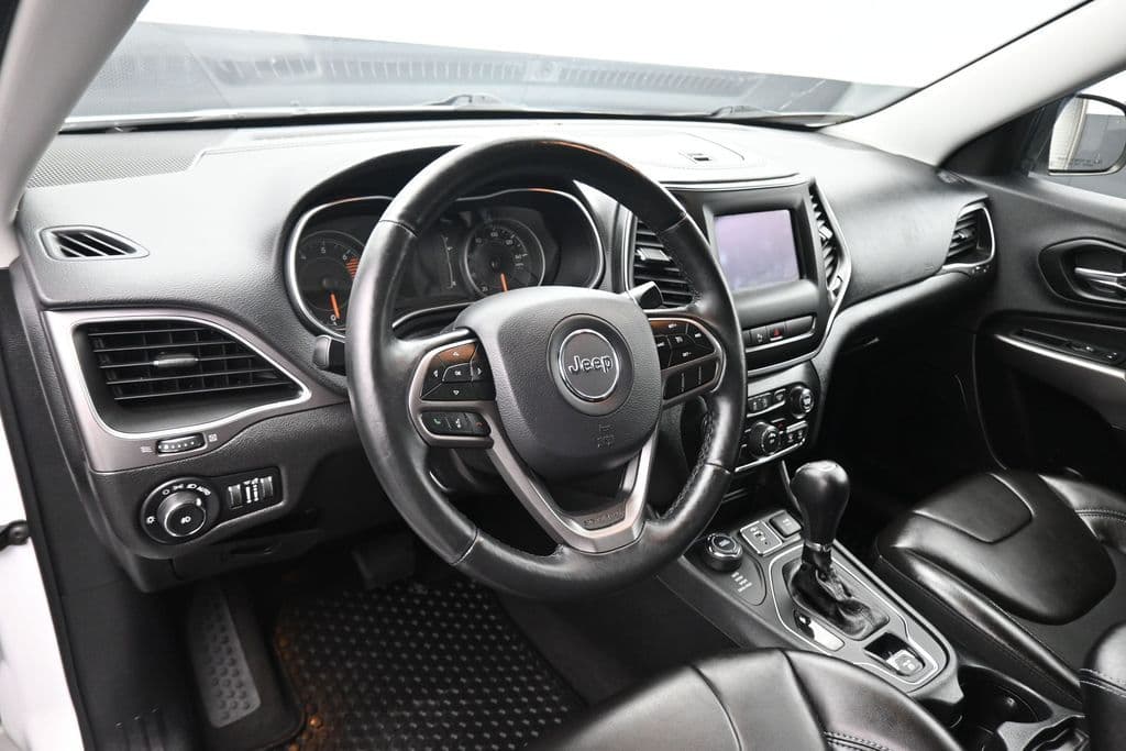 2019 Jeep Cherokee Latitude Plus, photo 13 of 60