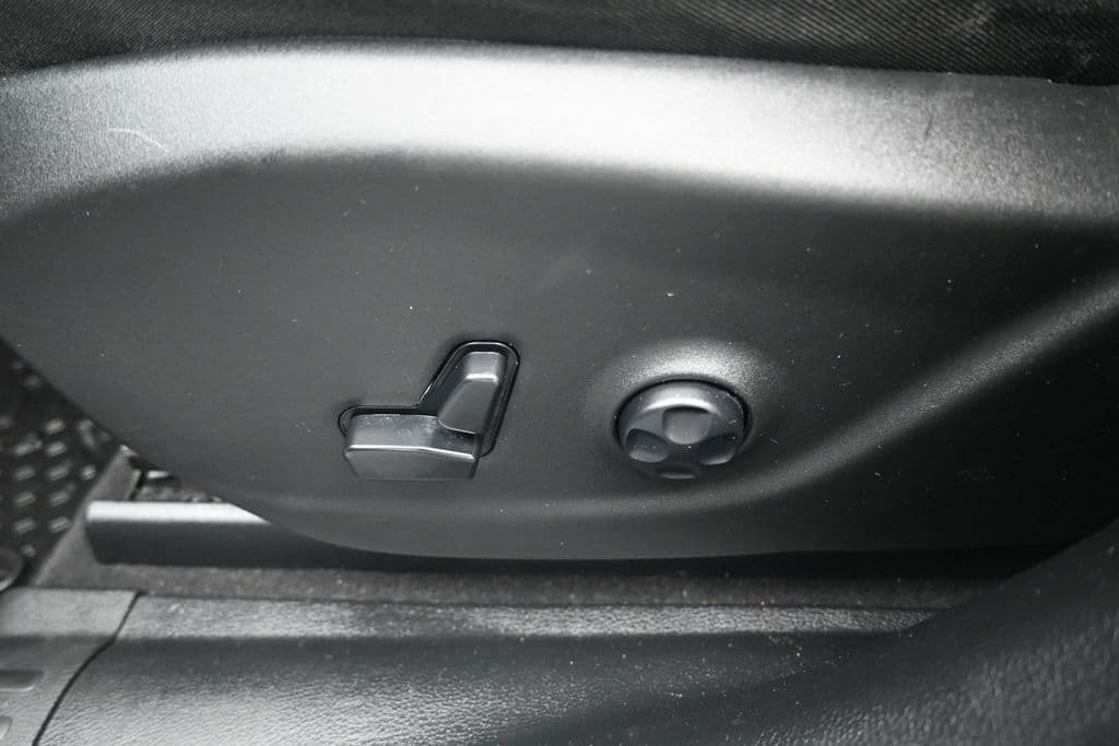 2019 Jeep Cherokee Latitude Plus, photo 12 of 60