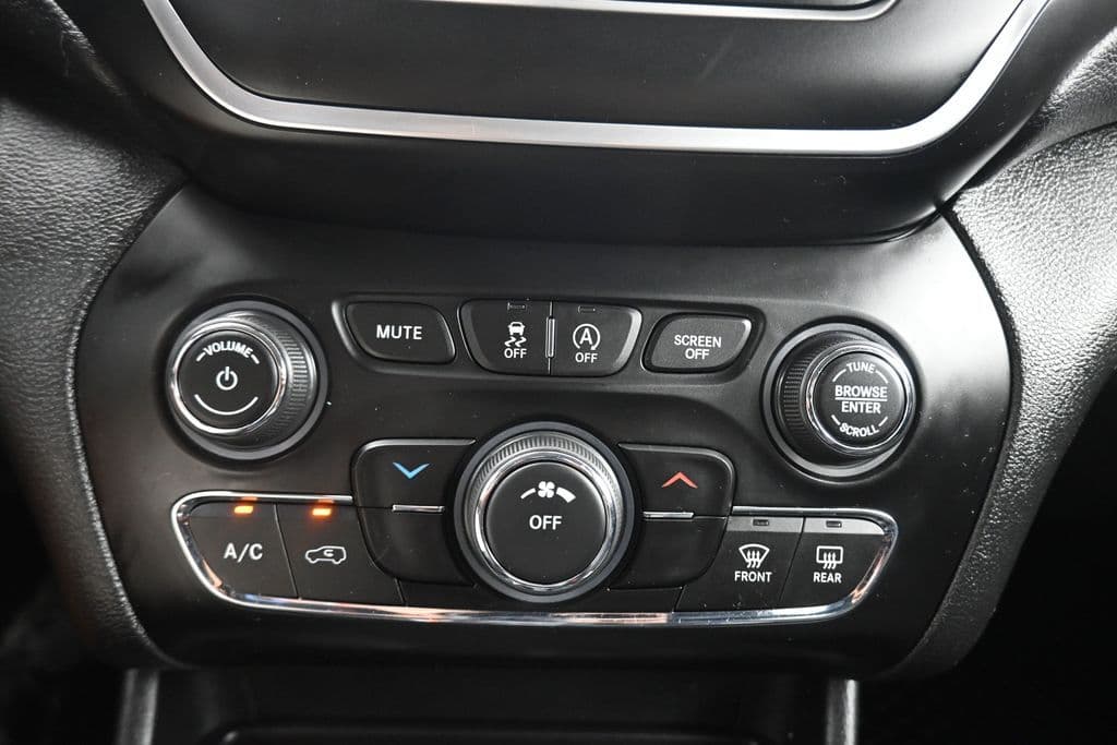 2019 Jeep Cherokee Latitude Plus, photo 21 of 60