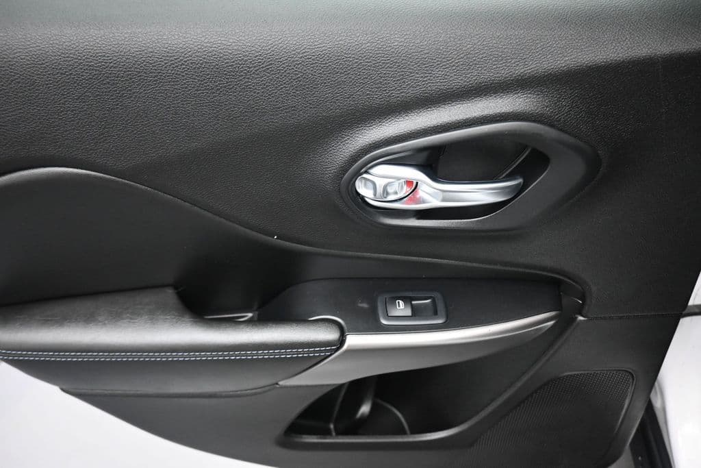 2019 Jeep Cherokee Latitude Plus, photo 32 of 60