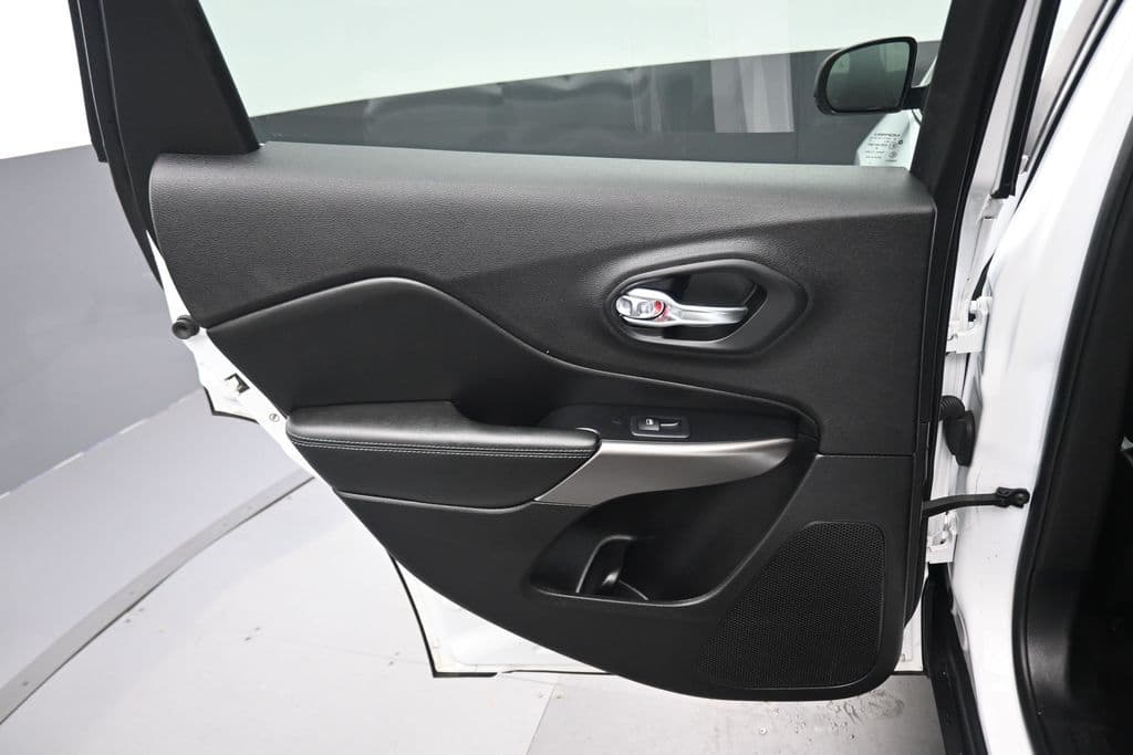 2019 Jeep Cherokee Latitude Plus, photo 31 of 60