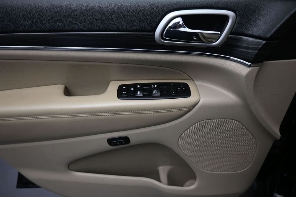 2019 Jeep Grand Cherokee Limited, photo 10 of 64