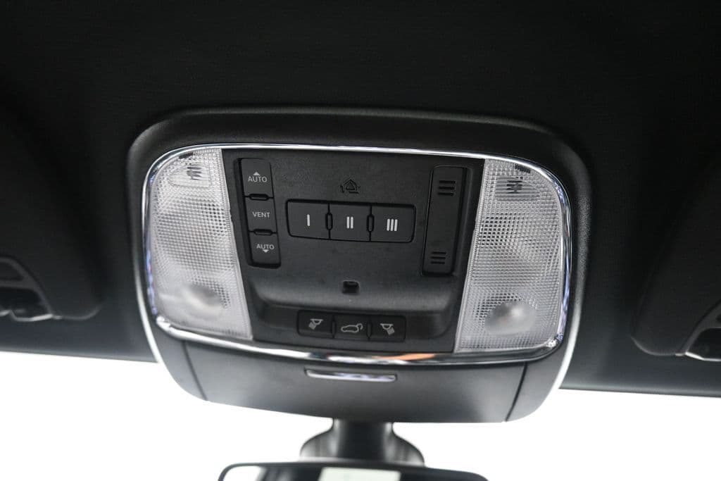 2020 Jeep Grand Cherokee Limited, photo 25 of 61