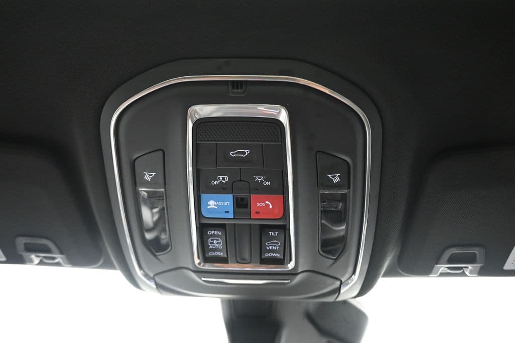 2025 Jeep Grand Cherokee L Altitude X, photo 28 of 73