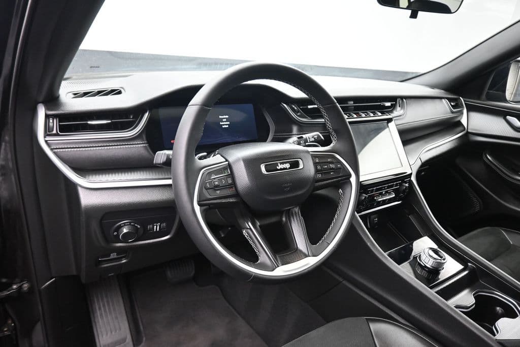 2025 Jeep Grand Cherokee L Altitude X, photo 13 of 73