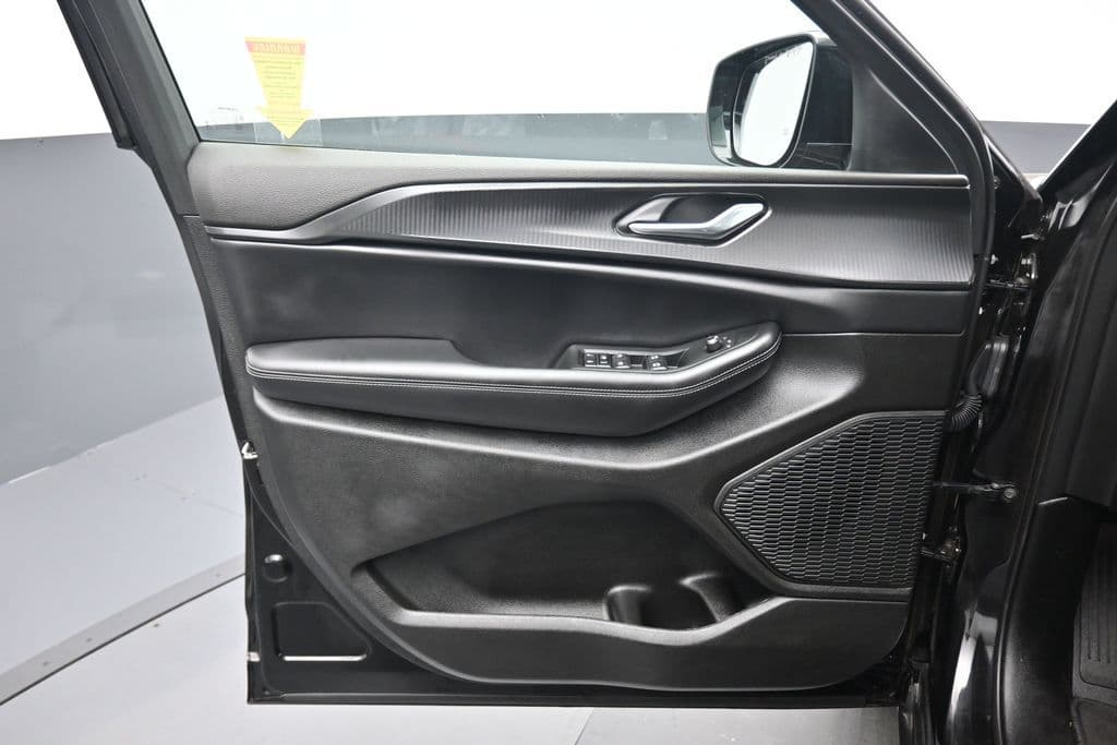 2025 Jeep Grand Cherokee L Altitude X, photo 9 of 73