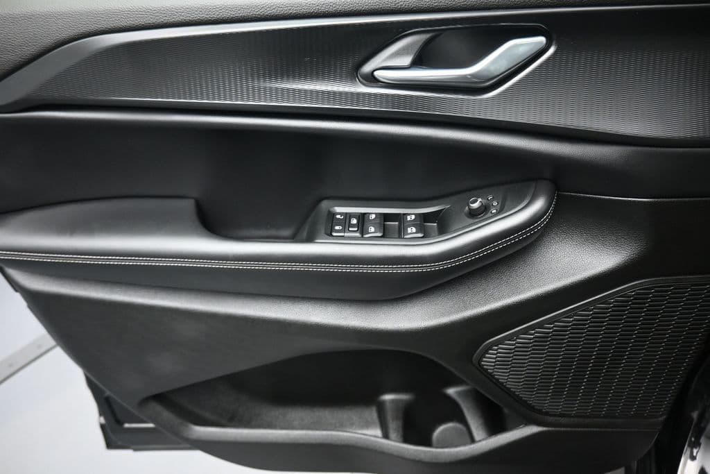 2025 Jeep Grand Cherokee L Altitude X, photo 10 of 73