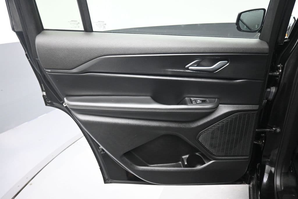 2025 Jeep Grand Cherokee L Altitude X, photo 32 of 73