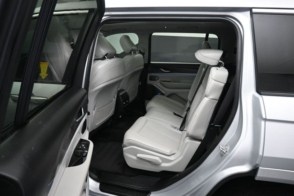 2021 Jeep Grand Cherokee L Overland, photo 38 of 79