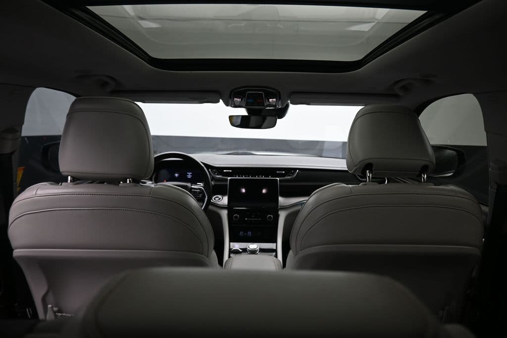2021 Jeep Grand Cherokee L Overland, photo 47 of 79
