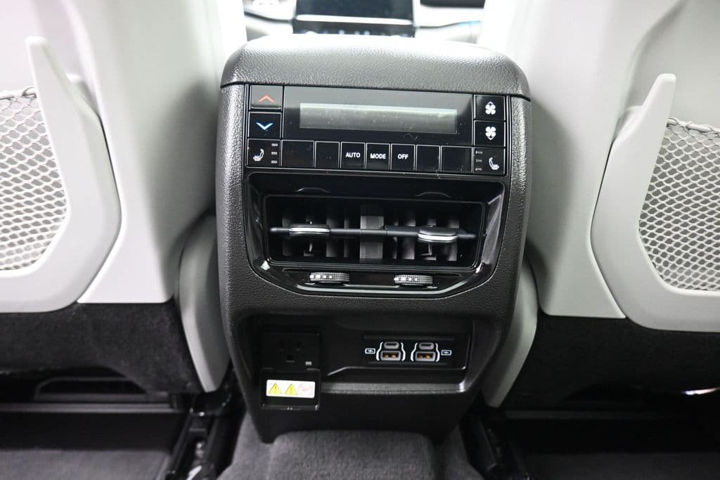 2021 Jeep Grand Cherokee L Overland, photo 40 of 79