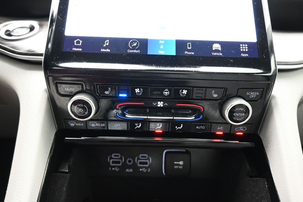 2021 Jeep Grand Cherokee L Overland, photo 27 of 79
