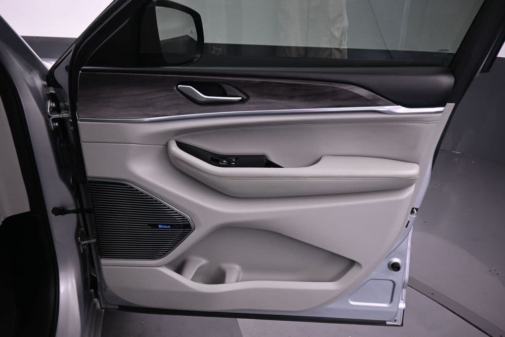 2021 Jeep Grand Cherokee L Overland, photo 57 of 79