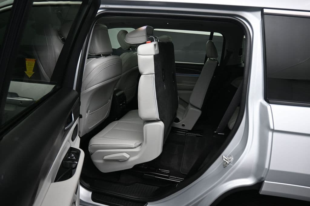 2021 Jeep Grand Cherokee L Overland, photo 42 of 79