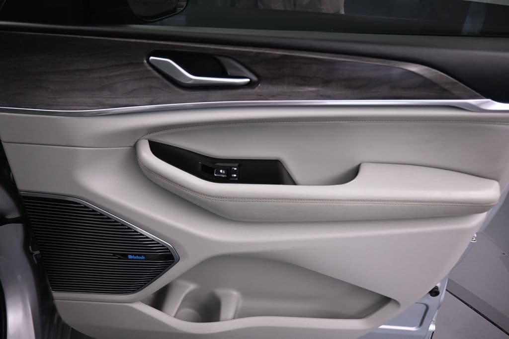 2021 Jeep Grand Cherokee L Overland, photo 58 of 79