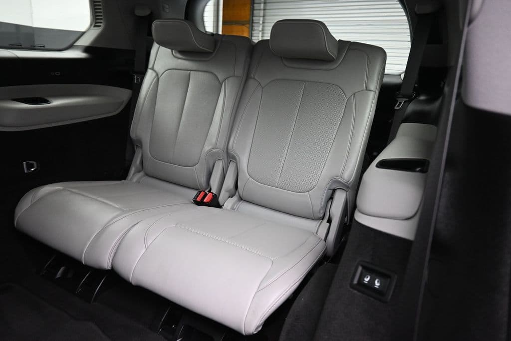2021 Jeep Grand Cherokee L Overland, photo 43 of 79
