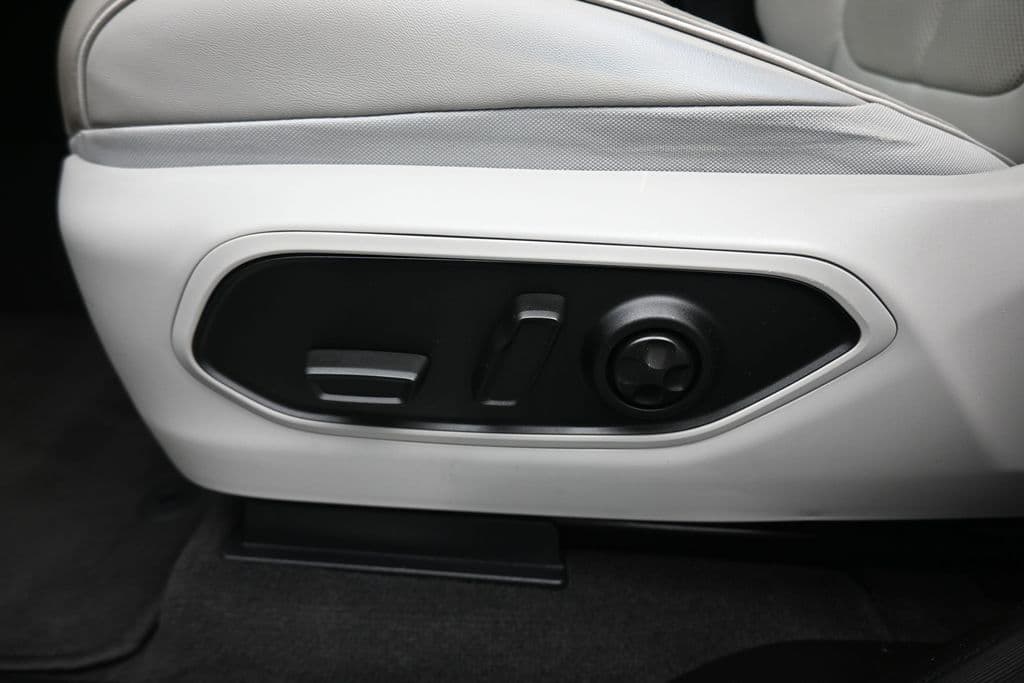 2021 Jeep Grand Cherokee L Overland, photo 13 of 79
