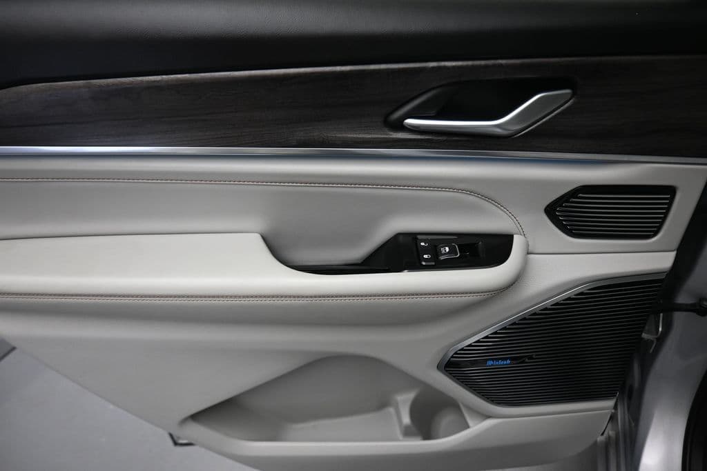 2021 Jeep Grand Cherokee L Overland, photo 37 of 79