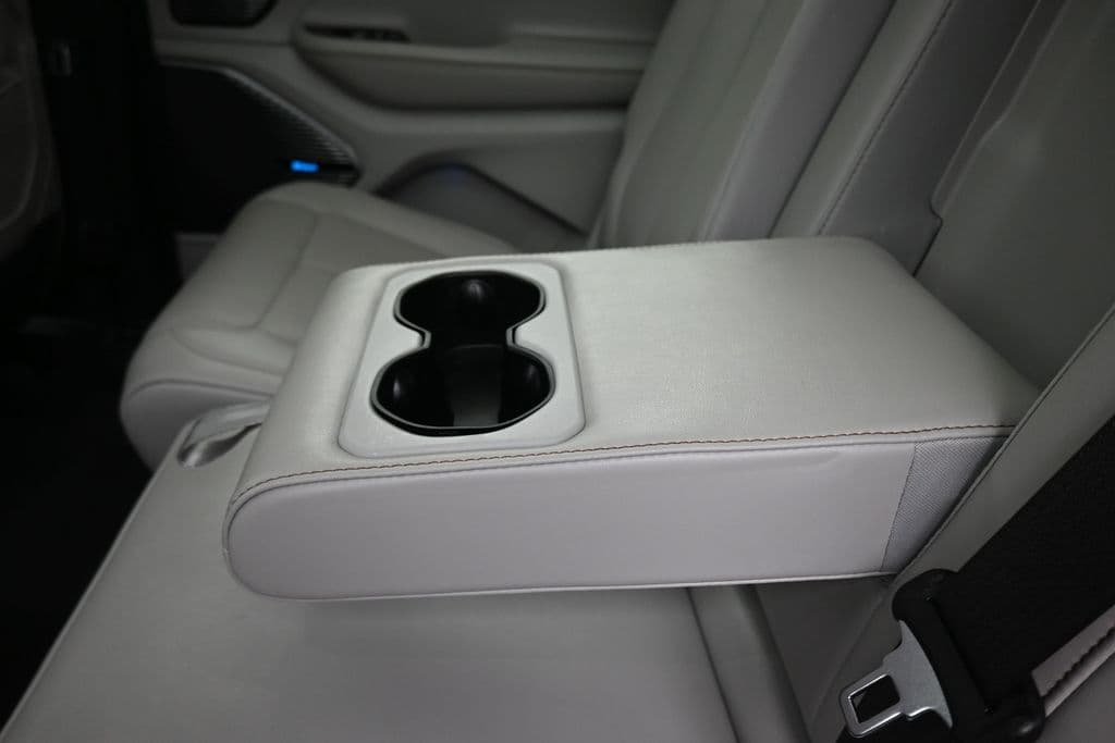 2021 Jeep Grand Cherokee L Overland, photo 39 of 79