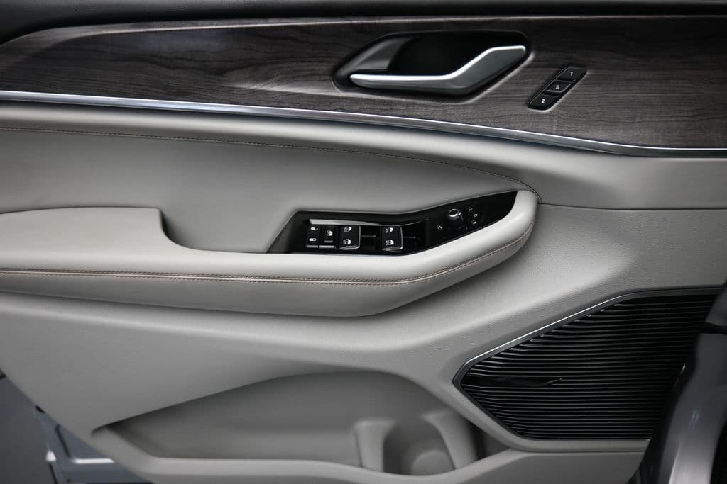 2021 Jeep Grand Cherokee L Overland, photo 10 of 79