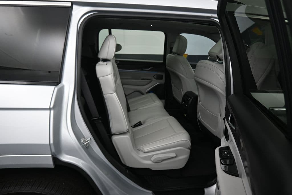 2021 Jeep Grand Cherokee L Overland, photo 50 of 79