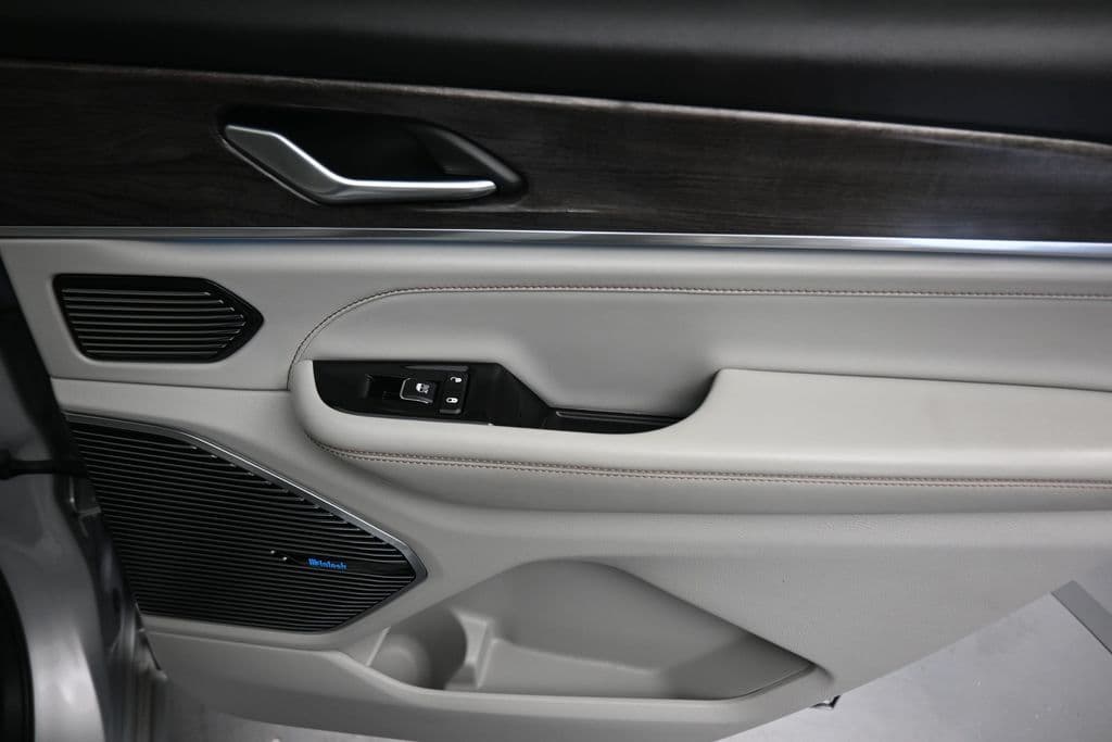 2021 Jeep Grand Cherokee L Overland, photo 49 of 79