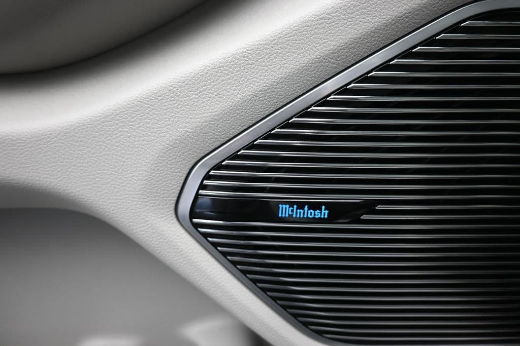 2021 Jeep Grand Cherokee L Overland, photo 11 of 79
