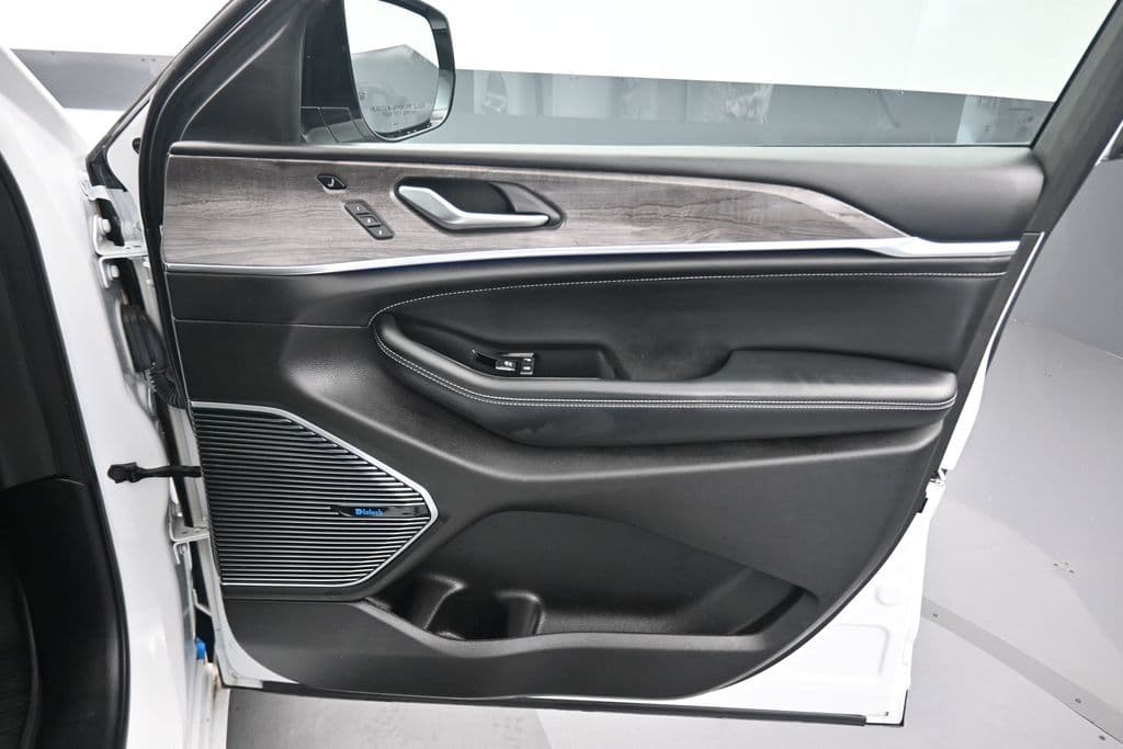 2023 Jeep Grand Cherokee Overland 4xe, photo 50 of 71