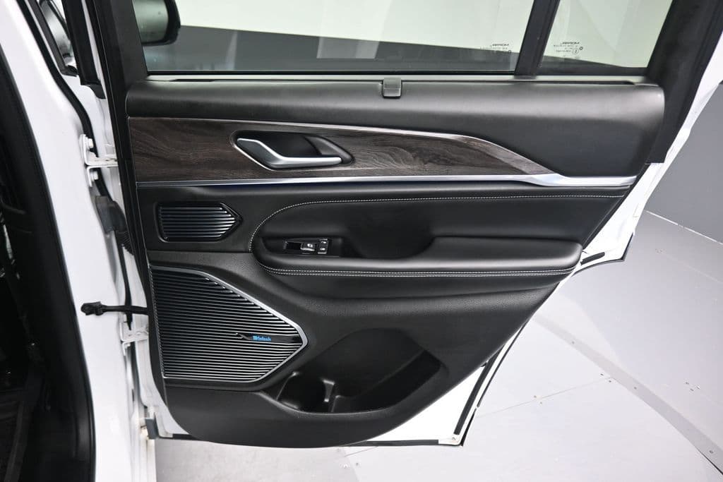 2023 Jeep Grand Cherokee Overland 4xe, photo 44 of 71