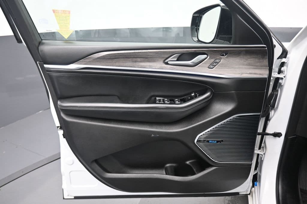 2023 Jeep Grand Cherokee Overland 4xe, photo 9 of 71