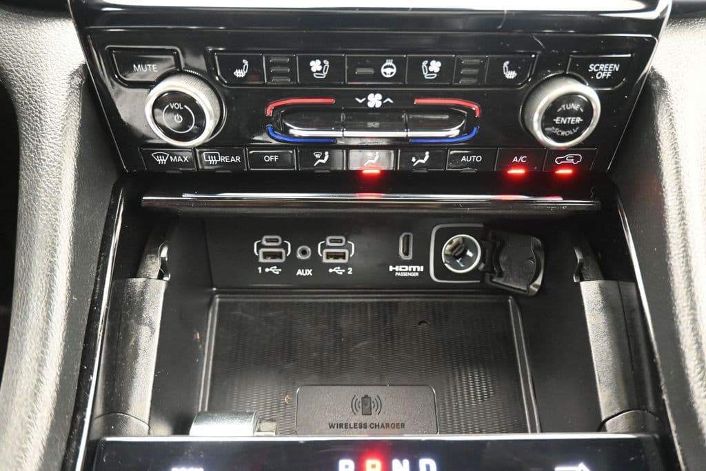 2023 Jeep Grand Cherokee Overland 4xe, photo 28 of 71
