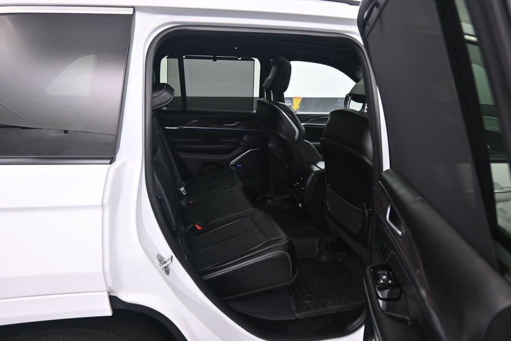 2023 Jeep Grand Cherokee Overland 4xe, photo 47 of 71