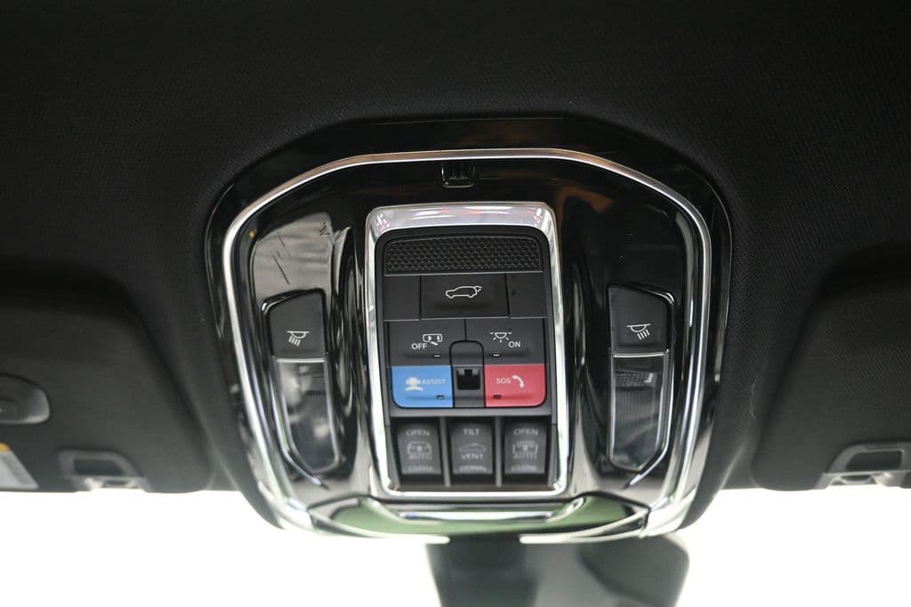 2023 Jeep Grand Cherokee Overland 4xe, photo 33 of 71
