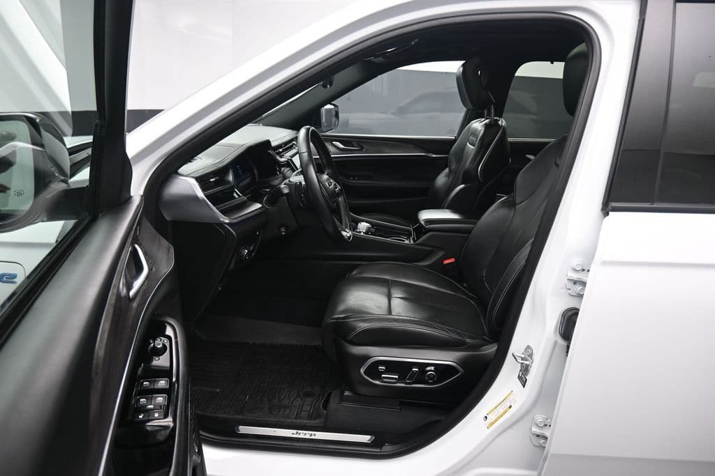 2023 Jeep Grand Cherokee Overland 4xe, photo 12 of 71
